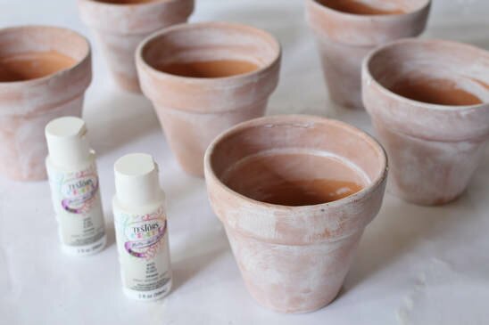 How to whitewash terracotta pots with acrylic paint